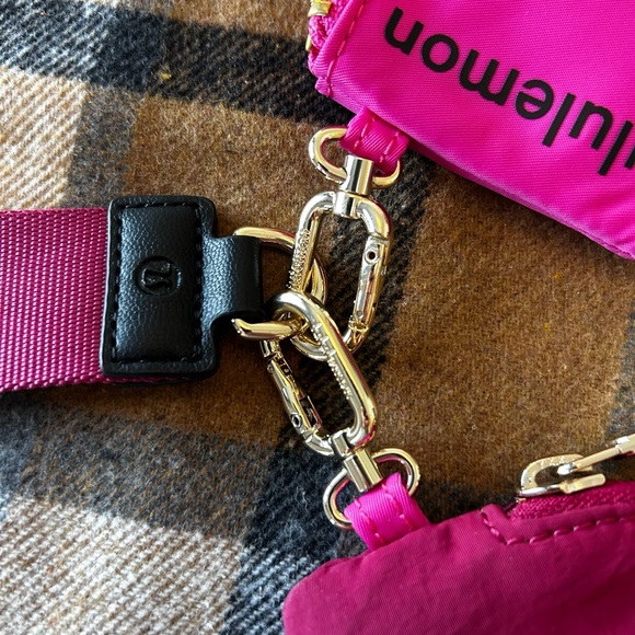 Lululemon Dual Pouch Wristlet- sold out colour - Picture 6 of 6